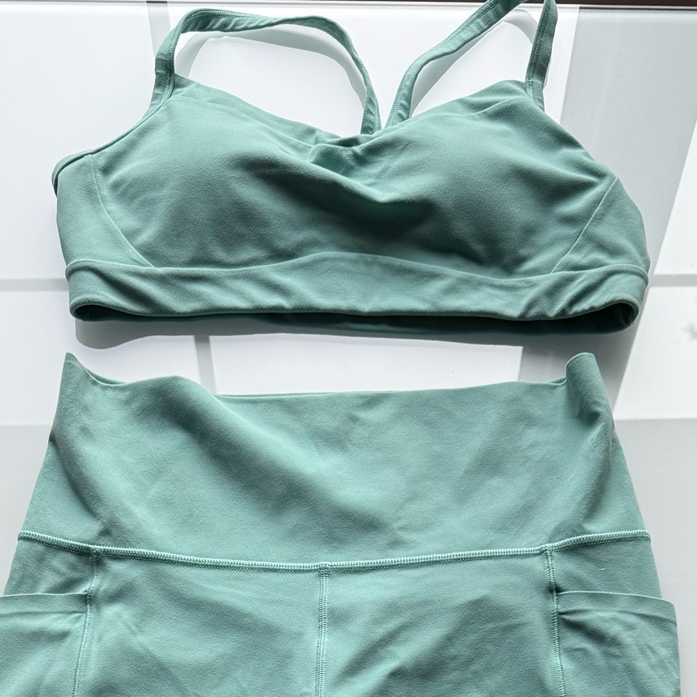 Athleta Women's Teal Sports Bra and High-Waisted Leggings